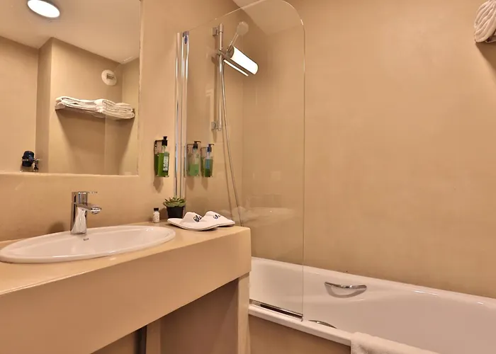 & Appart-hotel Olatua 3* 比达尔